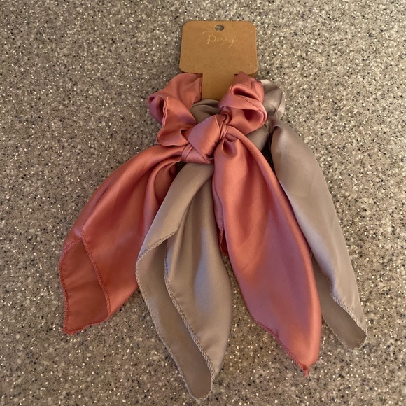 Berry Accessories - 🌷4 for $20. . . “Berry” Scrunchie/Scarf Set